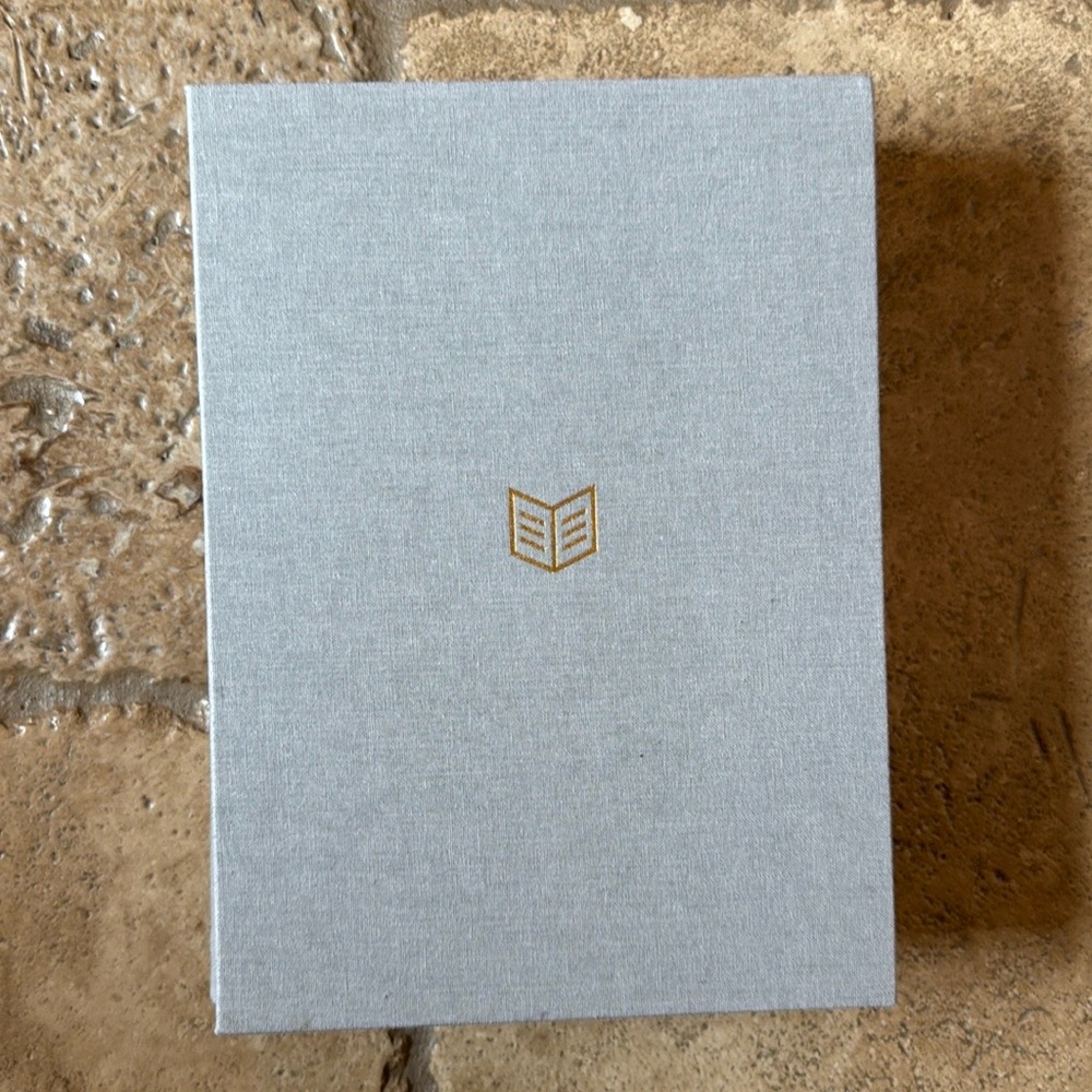 NWOT She reads truth grey canvas bible